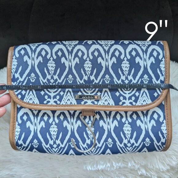 Stella & Dot, Hanging Travel Roll Organizer, Blue/White Ikat Print - Picture 12 of 13